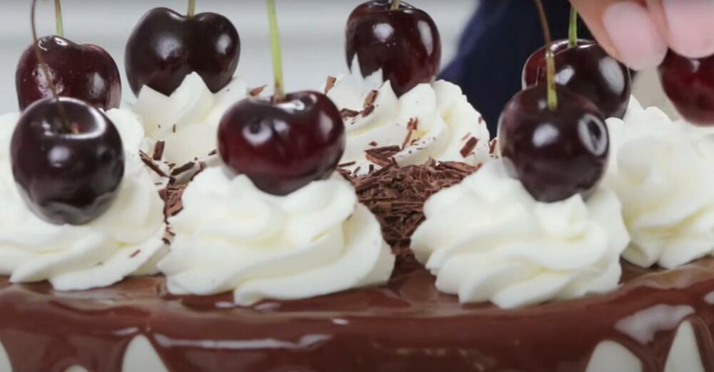 Švarcvald torta, Torta, Višnje