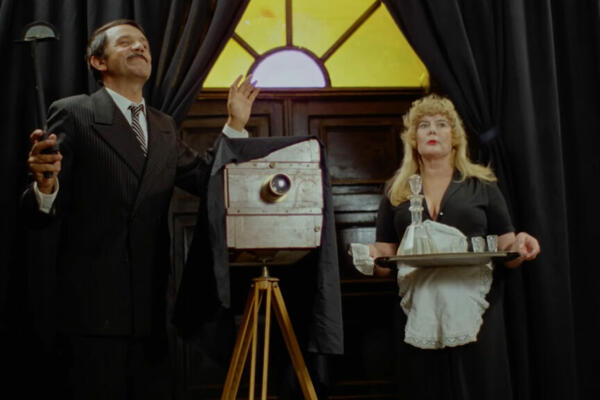 EROTSKI UMETNIK ŠOKIRAO BEOGRAD! Đenka sa Vračara slikao gole žene - imućne devojke davale BRDO PARA za SAT SA NJIM