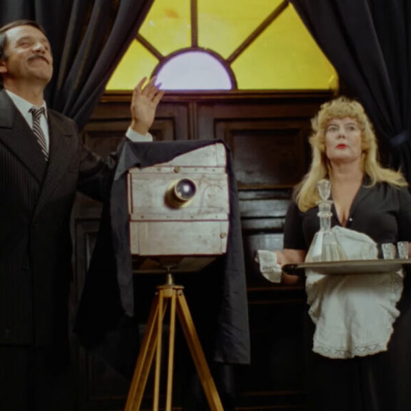 EROTSKI UMETNIK ŠOKIRAO BEOGRAD! Đenka sa Vračara slikao gole žene - imućne devojke davale BRDO PARA za SAT SA NJIM