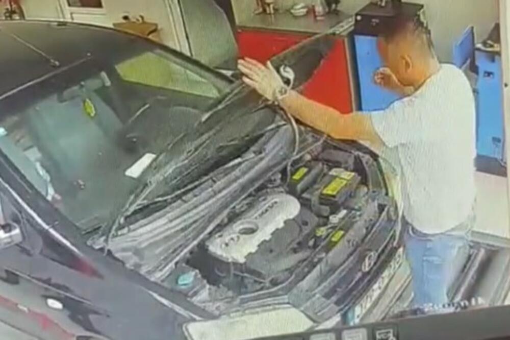 MAJSTOR OVO NIJE OČEKIVAO: Otvorio haubu, a onda je DOŽIVEO ŠOK ŽIVOTA, jezivo! (VIDEO)