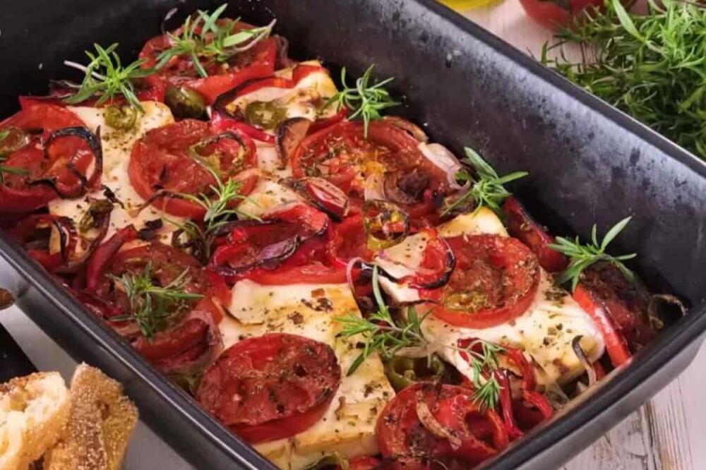 GRČKO JELO OD POVRĆA I SIRA KOJE ĆETE JESTI CELOG LETA: Samo POMEŠAJTE sve sastojke i uživajte u SAVRŠENOM UKUSU