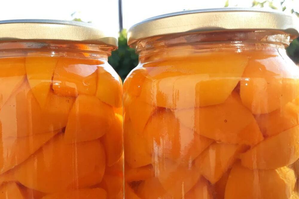 DOMAĆI KOMPOT OD KAJSIJA: Samo 3 sastojka vas dele od NAJUKUSNIJE SRPSKE POSLASTICE (RECEPT)