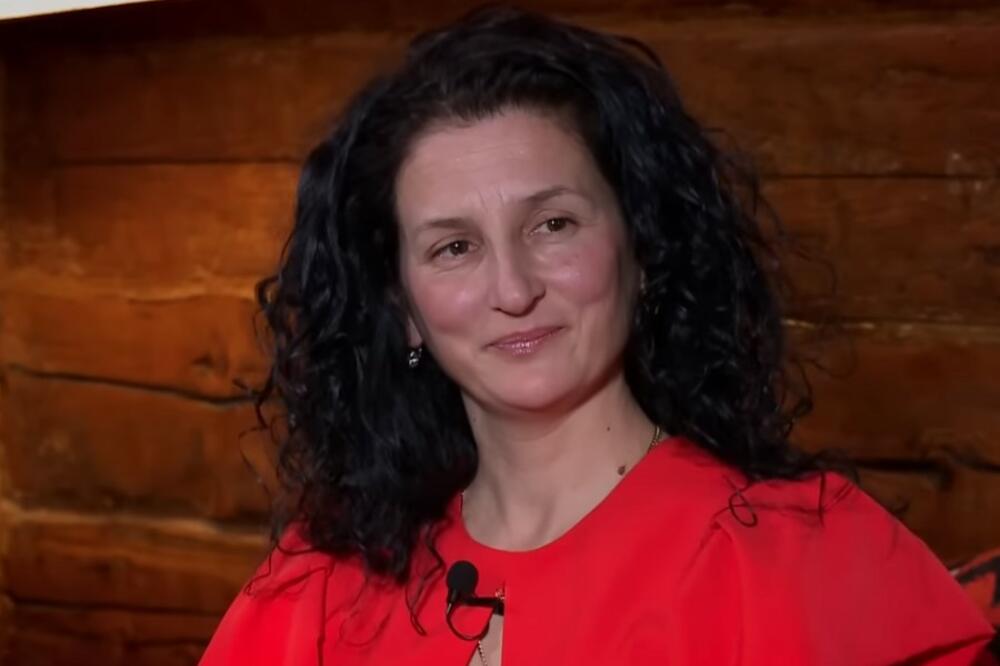 NEVEROVATNA ŽIVOTNA PRIČA: Sanja ima CRNI POJAS, fakultetsku DIPLOMU, OSMORO DECE i UDATA je za SVEŠTENIKA! (FOTO)