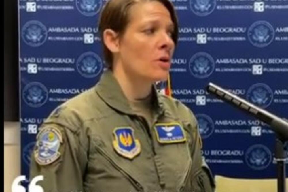 AMERIČKA POTPUKOVNICA MANUELA OTPEVALA "BOŽE PRAVDE": Na glasu bi joj svako pozavideo (VIDEO)