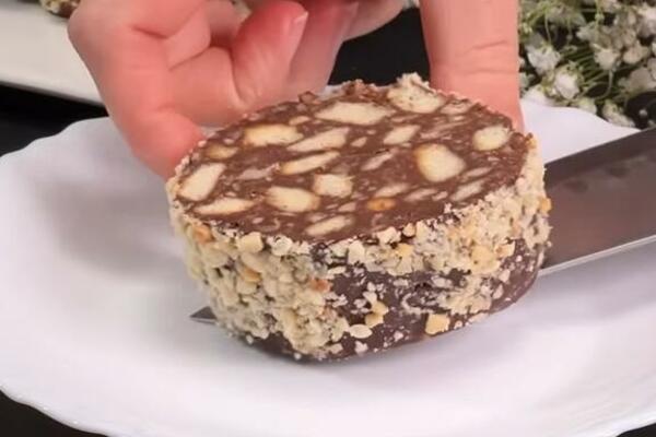 DOMAĆICE, NAPRAVITE OVE SITNE KOLAČE ZA PETROVDAN I BIĆETE HVALJENA NA SVA USTA: Odmah pišite RECEPT