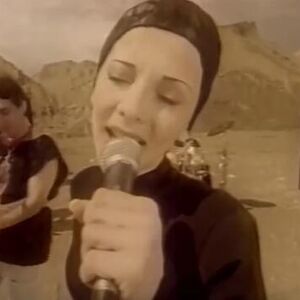 KAKO DANAS IZGLEDA PRVA PEVAČICA "NEVERNIH BEBA"? Zbog PILOTA napustila i zemlju i karijeru - sad živi ovako