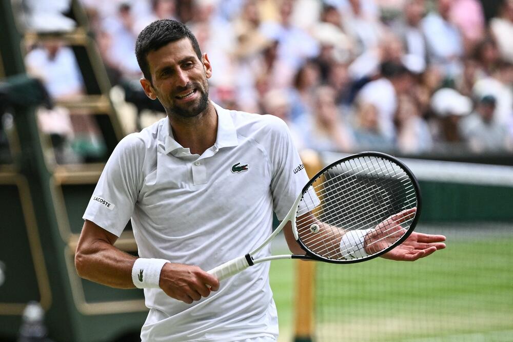 POZNATI TRENER NEMA DILEMU: Zbog OVOG poteza je Novak izgubio finale Vimbldona!