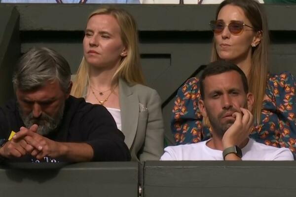 KO JE PLAVUŠA PORED NOVAKOVE JELENE? Nepoznata devojka u društvu Đokovićeve supruge (FOTO)