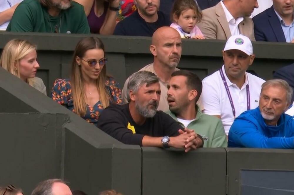 Nepoznata plavuša pod Jelene Đoković