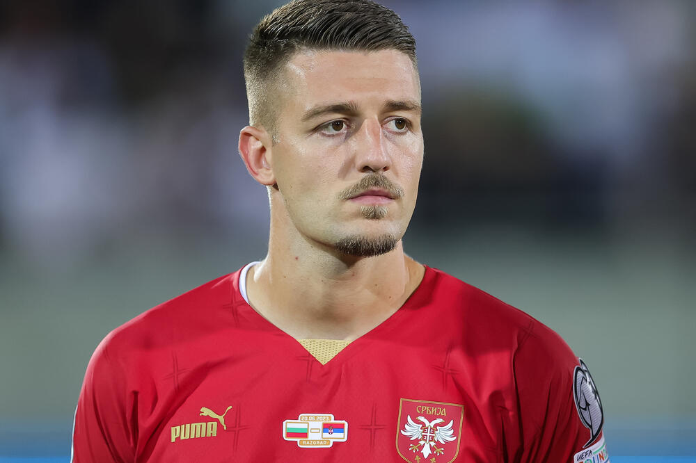 SERGEJU JE SADA JAKO TEŠKO! Ipak, ONA je uz njega - i u dobru i zlu! Kakva strastvena romansa!