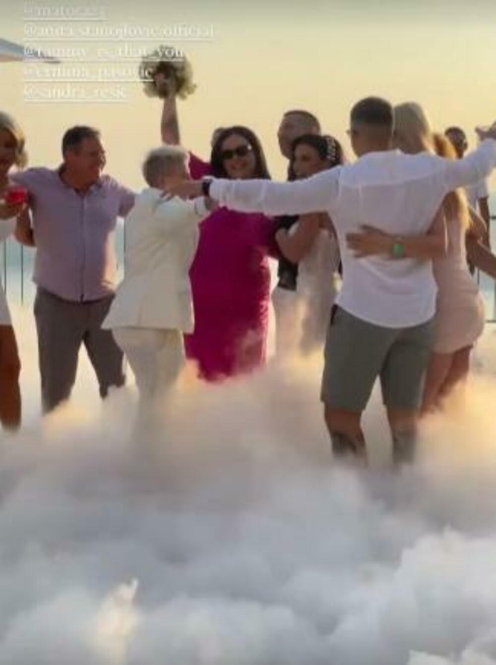 Matorina kuma na venčanju sa bidermajerom