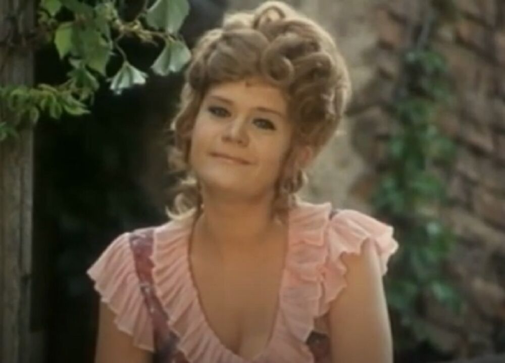 Nneretko otkrivala bilo je to da je ona odmalena rasla u teškim okolnostima