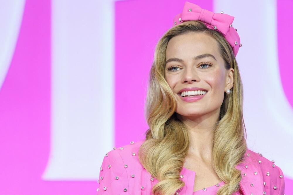 SVAKI DAN JE PILA OVA DVA NAPITKA DA BI IZGLEDALA KAO LUTKA: Glumica je oduševila SVET, a ovo je tajna NJENE LEPOTE