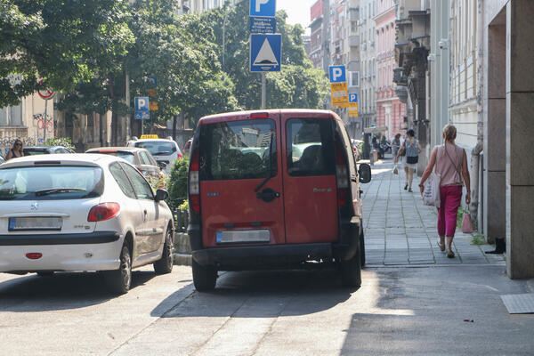 Grad uveo duplo veće kazne za nesavesne vozače: Udarac po džepu za nepropisno parkiran automobil