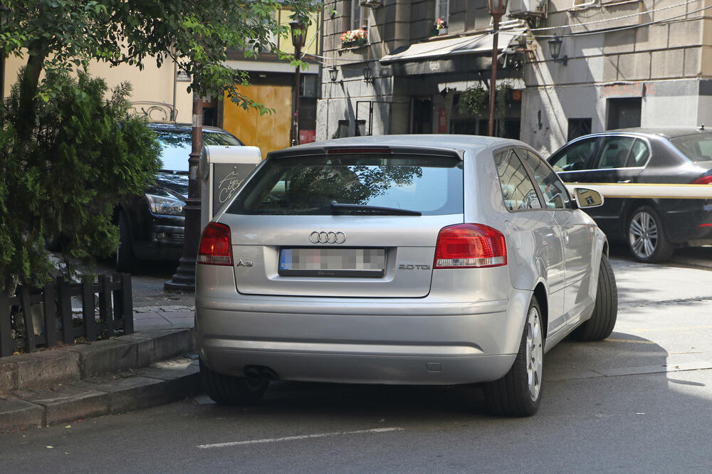 "DI STE BEOGRAĐANI, OPET VI!" Opšta frka zbog TABLICA u Pančevu, bahato parkiranje povod da "PADNE KRV"! (FOTO)