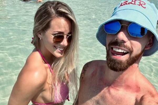 VILDOSA POZIRAO SA DRESOM PANATINAIKOSA: Milica mu odmah 'odgovorila' i oduševila navijače Crvene zvezde! (FOTO)