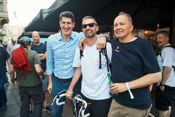 DRUŽENJE U ZAGREBU OKUPILO BROJNA POZNATA LICA: Zagrevanje za Weekend 16: Slavoj Žižek obećao da će doći ponovo