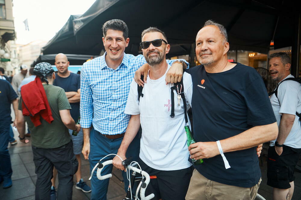 DRUŽENJE U ZAGREBU OKUPILO BROJNA POZNATA LICA: Zagrevanje za Weekend 16: Slavoj Žižek obećao da će doći ponovo