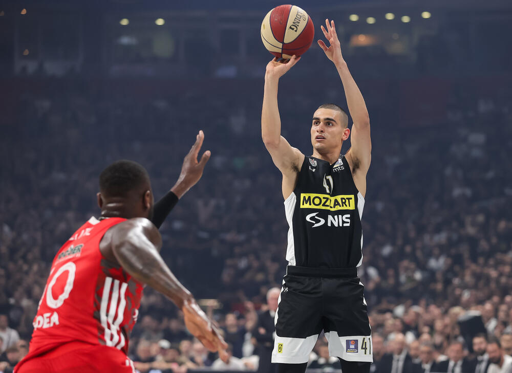 Jam Madar na utakmici Partizana i Crvene zvezde