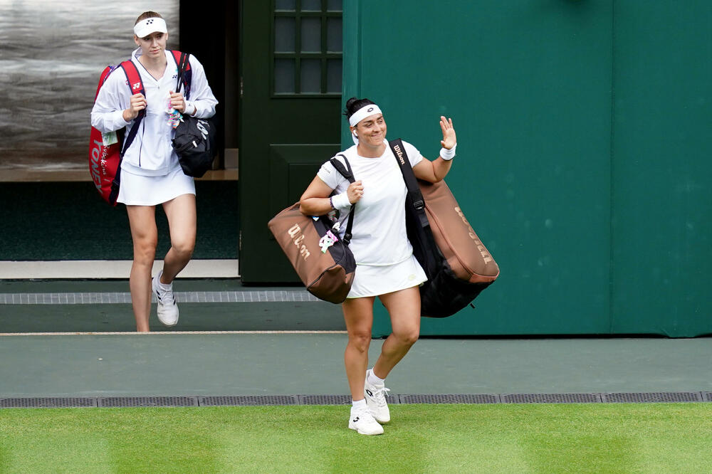 KRAJ ZA AKTUELNU ŠAMPIONKU: Vimbldon dobija novu kraljicu! (VIDEO/FOTO)