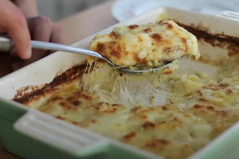 NAJJEFTINIJA VEČERA OD SAMO 4 SASTOJKA: Preukusno jelo sa KROMPIROM i SIROM gotovo za 5 minuta, a ZASITI ODMAH