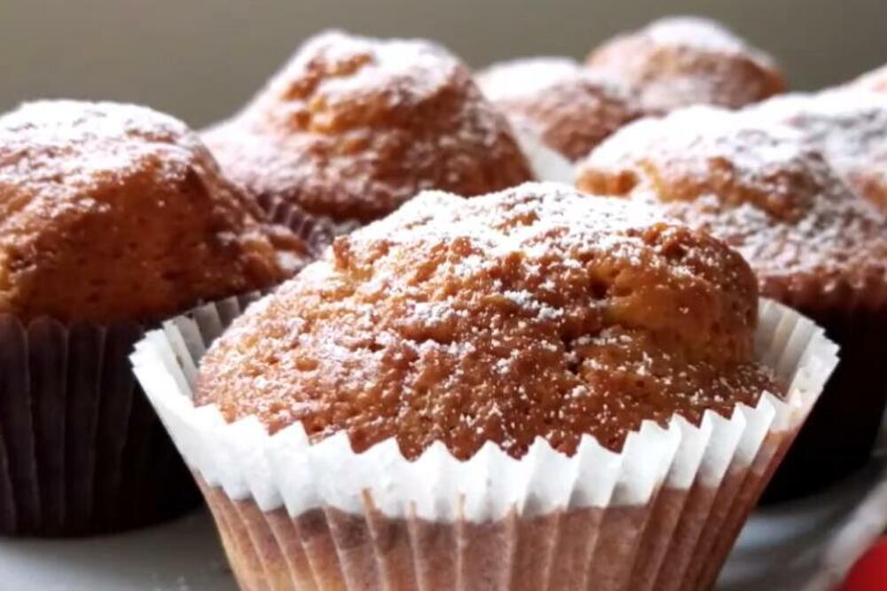 MAFINI SA KAJSIJAMA I JOGURTOM: Osvežavajući slatkiš gotov za 15 minuta, SLADI I HLADI (RECEPT)