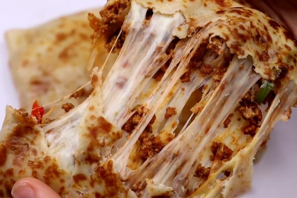 SLANE PALAČINKE PUNJENE MLEVENIM MESOM I SIROM: Gotovo za 15 minuta, a RUČAK ZA 10 (RECEPT)