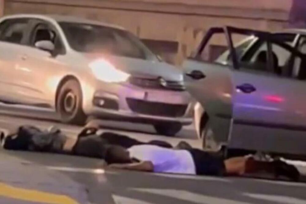 GRUPU MLADIĆA IZBACILI IZ AUTA I POREĐALI NA ULICU USRED RASKRSNICE: Pogledajte munjevitu akciju policije u Pančevu