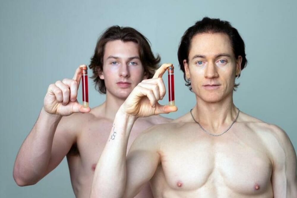 MILIJARDER (45) UBRIZGAVAO KRV SINA TINEJDŽERA DA BI POSTAO MLAĐI: Hoće da živi VEČNO, a LEKARI su šokirani OVIM