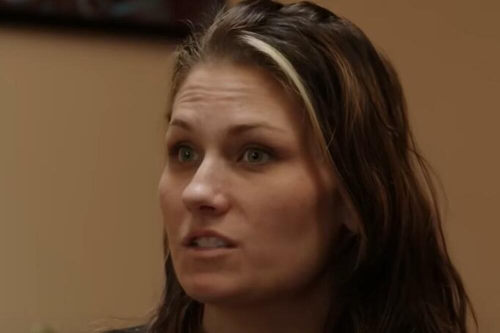 MUŽ JOJ JE UMRO I SAMA JE OSTALA SA DETETOM: Zbog zabranjene ljubavi se našla na STUBU SRAMA, javno je SVE IZNELA