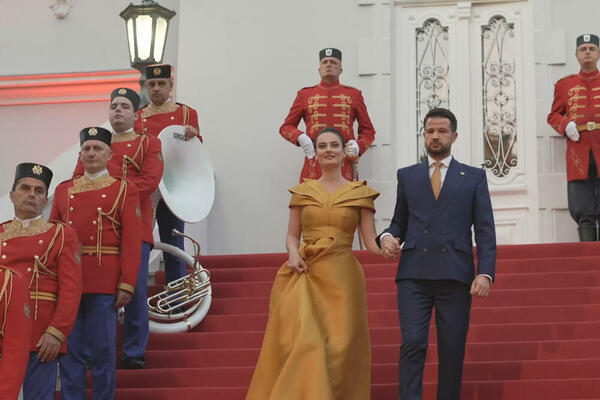 MILENA MILATOVIĆ DIGLA BURU, 1 DETALJ NA NJENOM TELU SVI KOMENTARIŠU: Oglasio se i Jakov, svima ZAPUŠIO USTA (FOTO)