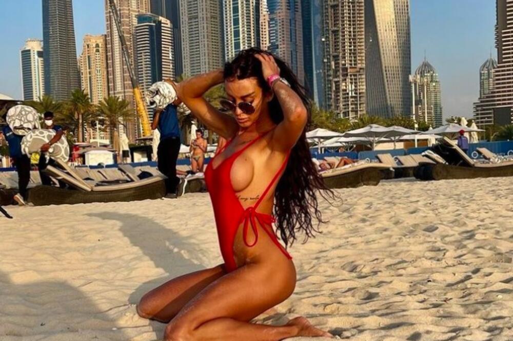 DVE LUBENICE I GORE I DOLE! GOLIŠAVA CRNKA ZA KOJOM SRBI LUDE SE SKINULA: Telo kao AVION, bukvalno KIDA