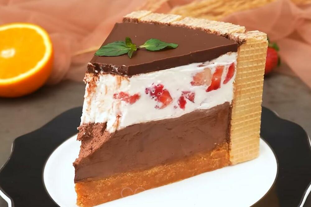 NAJKREMASTIJA TORTA SA NAPOLITANKAMA I JAGODAMA: Srpske DOMAĆICE za nju nemaju pojma, a SLADI i HLADI (RECEPT)