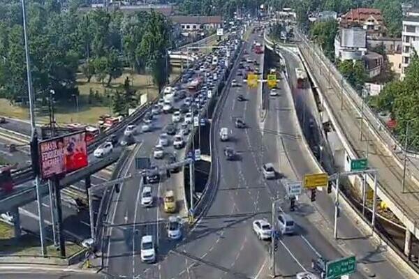 JUTROS SE LAKŠE DIŠE U BEOGRADU: Nema gužvi, veći intenzitet saobraćaja samo u ovim delovima