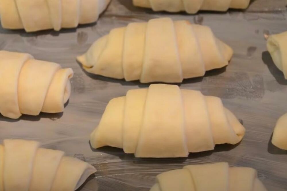 POSNE KIFLICE PUNJENE POVRĆEM ODLIČNE ZA USKRŠNJI POST: Peku se samo 20 minuta na 180 stepeni, BRZO I JEDNOSTAVNO