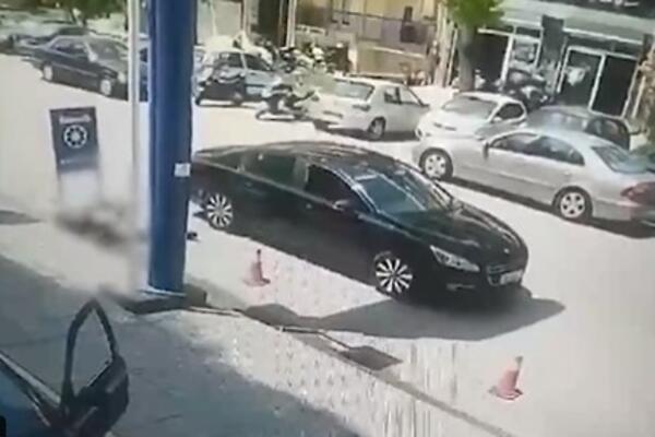 ZASTRAŠUJUĆ SNIMAK UBISTVA NA PUMPI U SOLUNU: Pokušao da udari VOZAČA, a onda je samo PAO NA POD (VIDEO)
