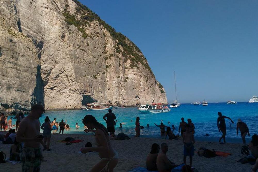 Ovo su nova pravila na grčkim plažama: Vodite računa, kazne su i do 200.000 evra, neposlušne jure dronovi!