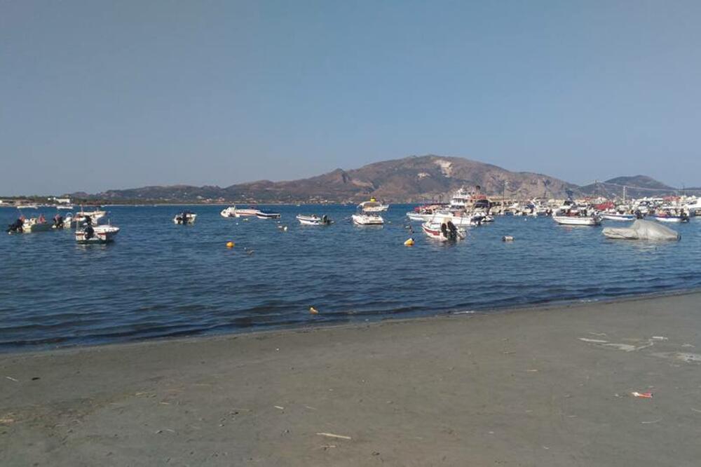 "TRČI ON NA MENE, TRČIM JA NA NJEGA": Mare podeliko URNEBESNO iskustvo sa letovanja u Grčkoj, ljudi VRIŠTE OD SMEHA