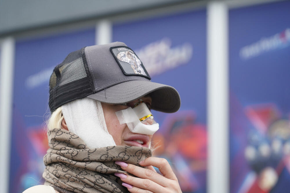 DUŠICA JAKOVLJEVIĆ SVA U ZAVOJIMA IZAŠLA IZ BOLNICE: Voditeljka otkrila KAKO SE OSEĆA i čega se PLAŠILA