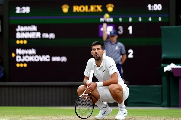 "UŽASNA, UŽASNA ODLUKA..." Legendarni as surovo o Novakovom oduzetom poenu (FOTO)