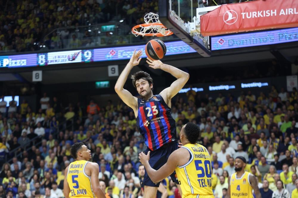 Majk Tobi na utakmici Makabija i Barselone u Tel Avivu