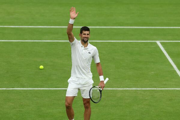 NOVAK BRZO OPRAŠTA: Još jednom pokazao veličinu, na svoj način pozdravio publiku u Londonu! (FOTO)