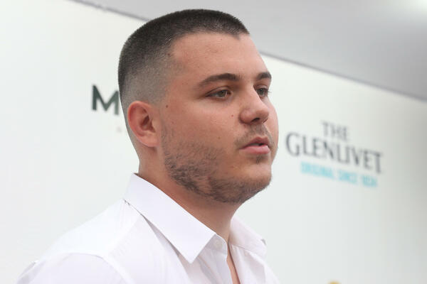 SIN LEPE BRENE POVREĐEN: Morao HITNO da se vrati u SRBIJU