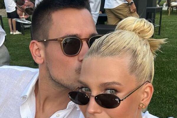 NASTAO MUK! ĐOKOVIĆEVA SNAJKA KAO IZ TOPA PRIZNALA: "Kad mi kartica blokira, čekam da Nole POŠALJE drugu"