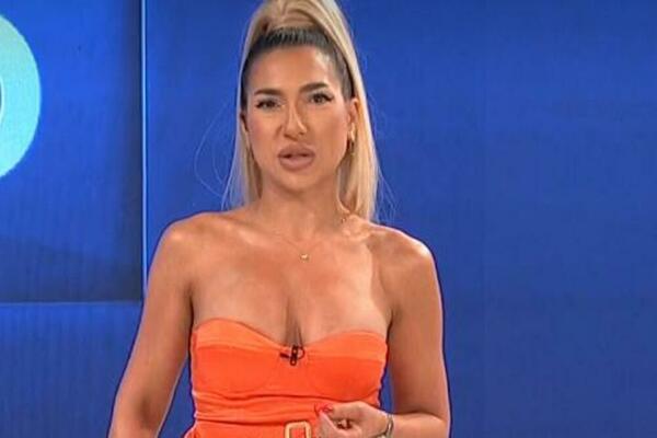 PREPLANULE NOGE JOVANE JEREMIĆ SAMO ŠTO NE ISPADNU IZ ŠLICA: Voditeljka se RAZGOLITILA, intimu JEDVA sakrila