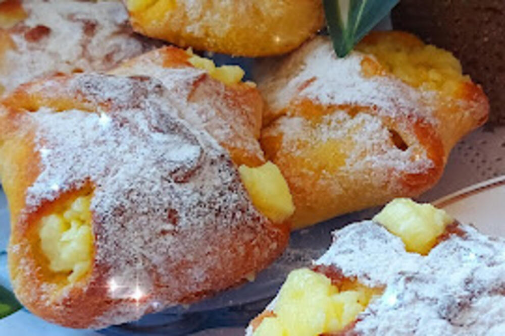 BAKIN KOLAČ SA PUDINGOM KOJI ĆE VAS LEPO ZASITITI: Pospite ga jednim sastojkom i biće JOŠ UKUSNIJI