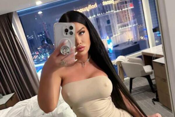 SVE PUCA OD LUKSUZA! Stanija pokazala SKUPOCENI VERENIČKI PRSTEN, mnogi će joj ZAVIDETI nakon ove FOTKE