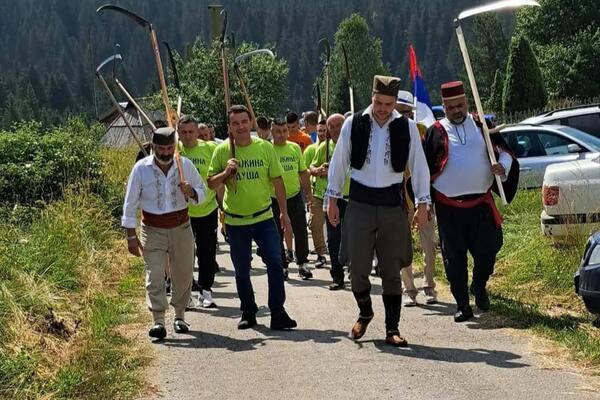 PRIJEPOLJE DOBILO SVOG "NOVAKA ĐOKOVIĆA", IZ 3 DRŽAVE NIJE MU BILO RAVNOG: On je odneo pobedu na KOSAČKOM VIMBLDONU