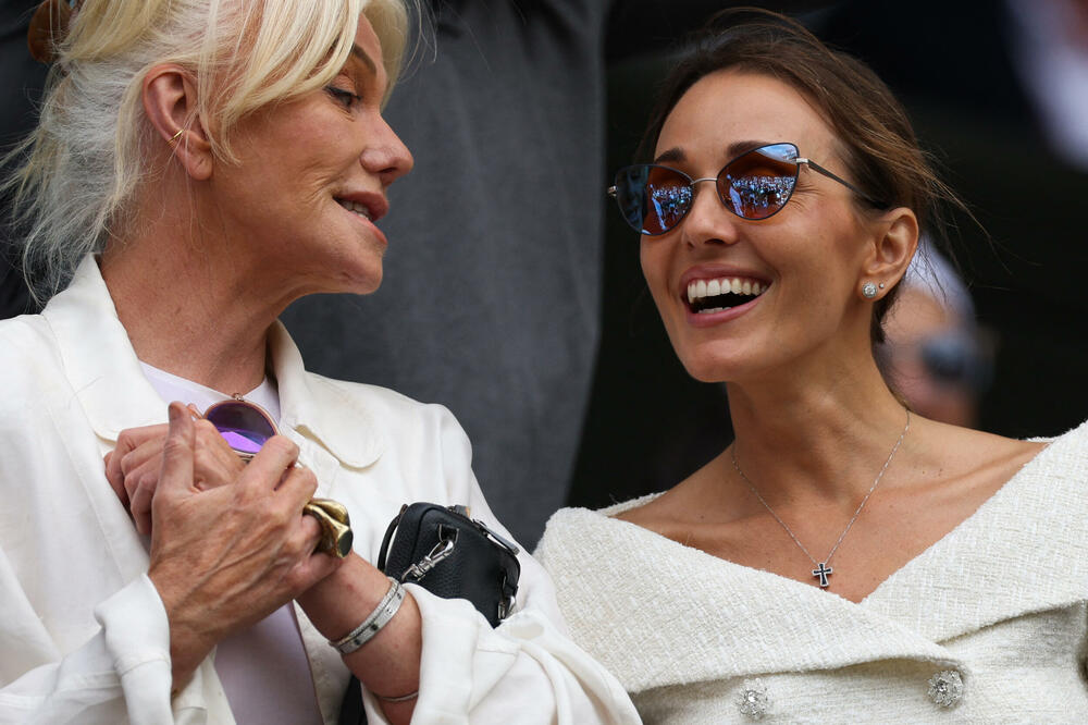 JELENA ĐOKOVIĆ OTKRILA ŠTA KORISTI UMESTO PARFEMA: Polovina Srba će ZANEMETI, NE ŽELI DATI NI DINARA za KUPOVNI