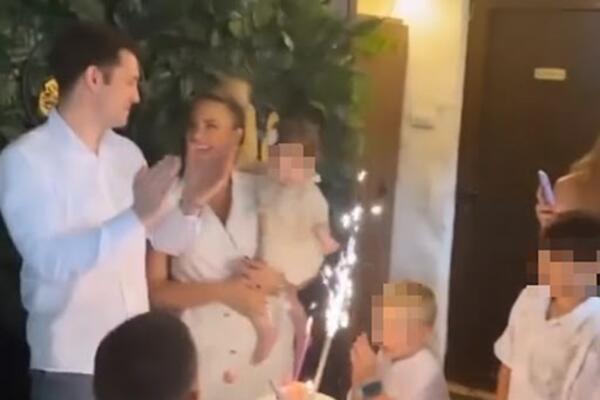 VELIKO SLAVLJE U DOMU PEVAČICE, PORODICA NIKAD RADOSNIJA: Evo ko je NAJVESELIJE, atmosfera dovedena do USIJANJA